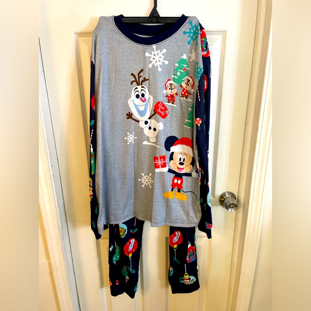 Disney 100 Mickey Family Christmas light Fleece Pajamas 2 Piece Women Size XL